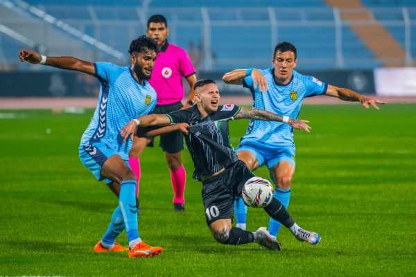 Alexis Gomes was challenged by Alex Saji and Andrei Alba