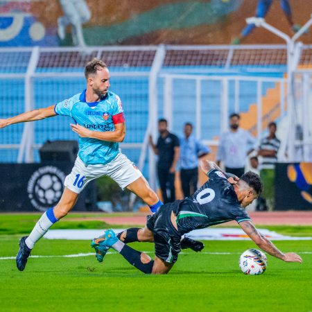 Carlos Franca vs Odei Onaindia in a gritty ISL 2024-25 clash